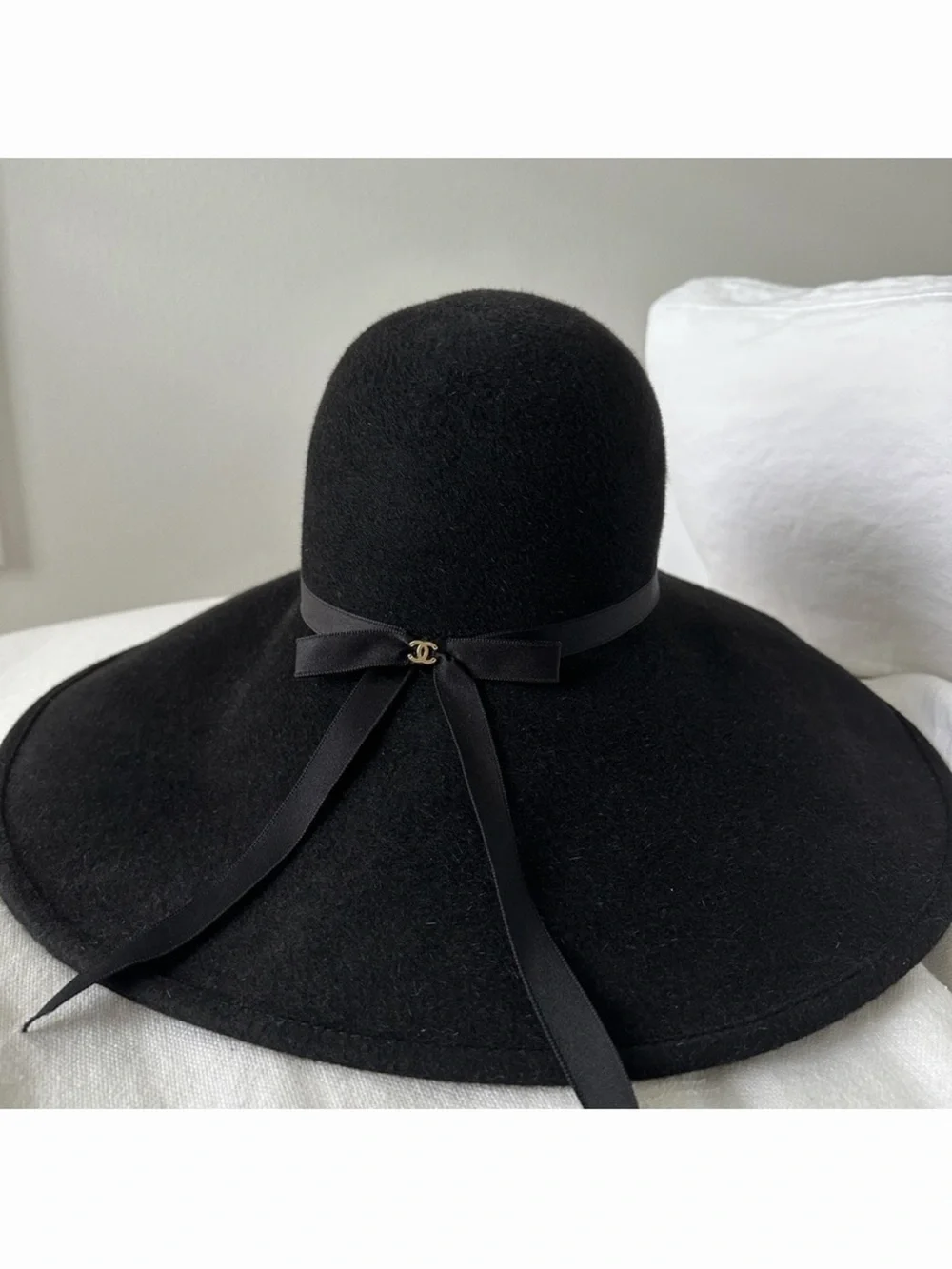 CHANEL Black Wide-Brim Wool Felt Hat with Ribbon Bow and CC Accent